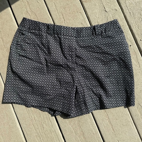 Worthington‎ Modern Fit Shorts Geometric Print Career Wear Black Size 6 - Picture 1 of 4